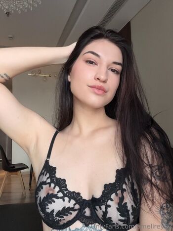 Amelia Rey