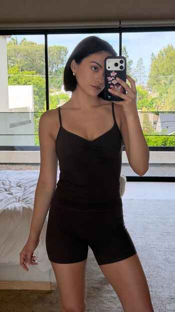 Camila Mendes