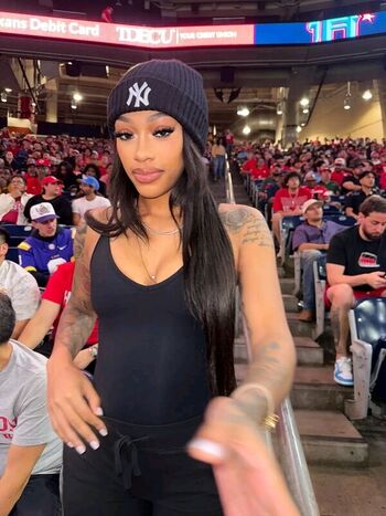 Full leaked Carenavonchae private onlyfans photo