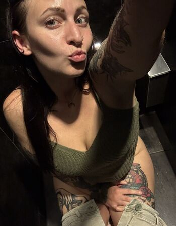 Full leaked Chelsswellss private onlyfans photo