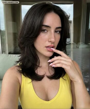 Elyana Blu