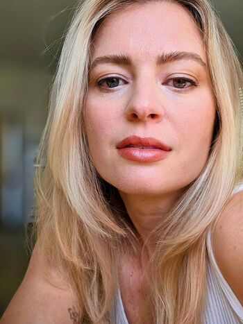 Elyse Willems