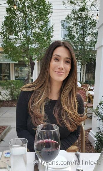 Eva Lovia
