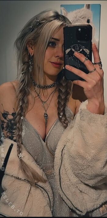 Full leaked Farbenfuchs page private onlyfans photo