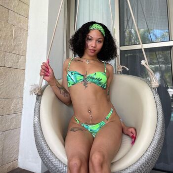 Full leaked L vely page private onlyfans photo