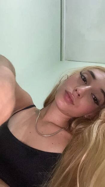 Full leaked Loirinhaaa private onlyfans photo