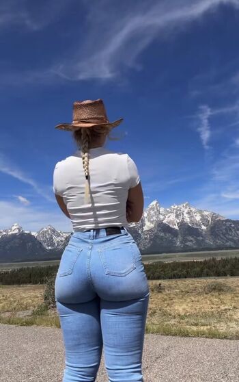 Full leaked Mommymewtwo private onlyfans photo
