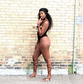 Naomi Simone
