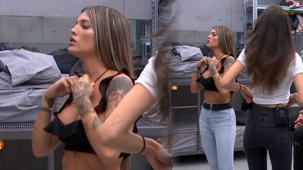 Nuria Mh