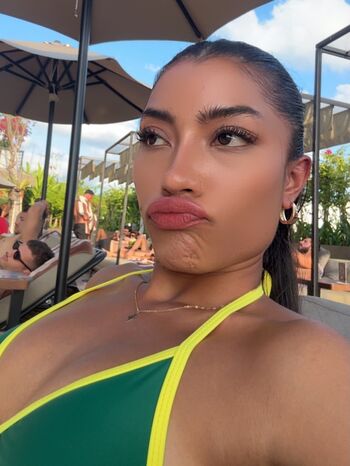 Full leaked Okyyoliviaa private onlyfans photo