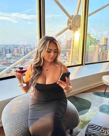 Full leaked Reneesouv realtor private onlyfans photo