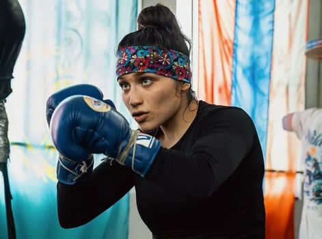 Right Hook Roxy