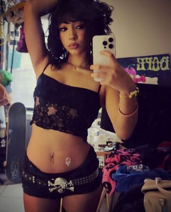 Full leaked Ryleyraine private onlyfans photo
