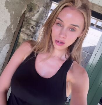Full leaked Una healy private onlyfans photo