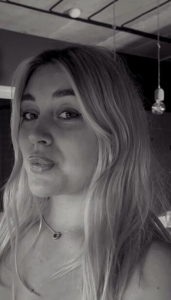 Full leaked Charli xcx/ private onlyfans photo