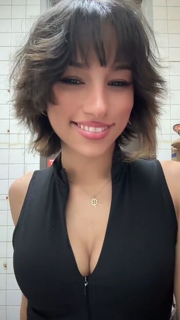 Full leaked Petiterachel/ private onlyfans photo