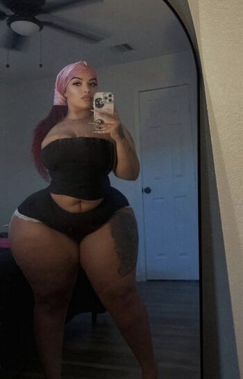 Full leaked Dollblush/ private onlyfans photo