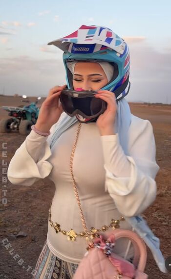Full leaked Zeynohijabi private onlyfans photo